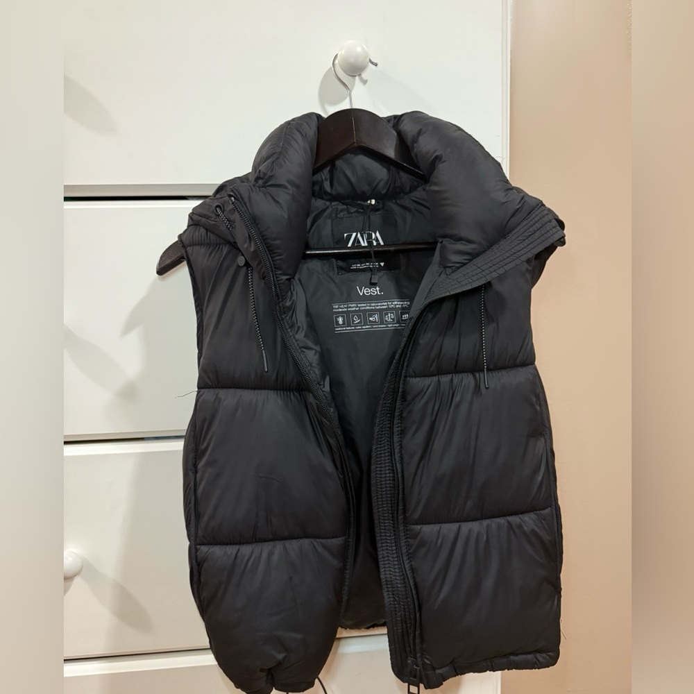 Zara Black Puffer Vest With Hood